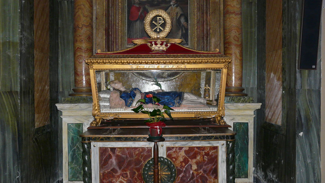 Grab der heiligen Faustina in der Kirche San Pietro Apostolo